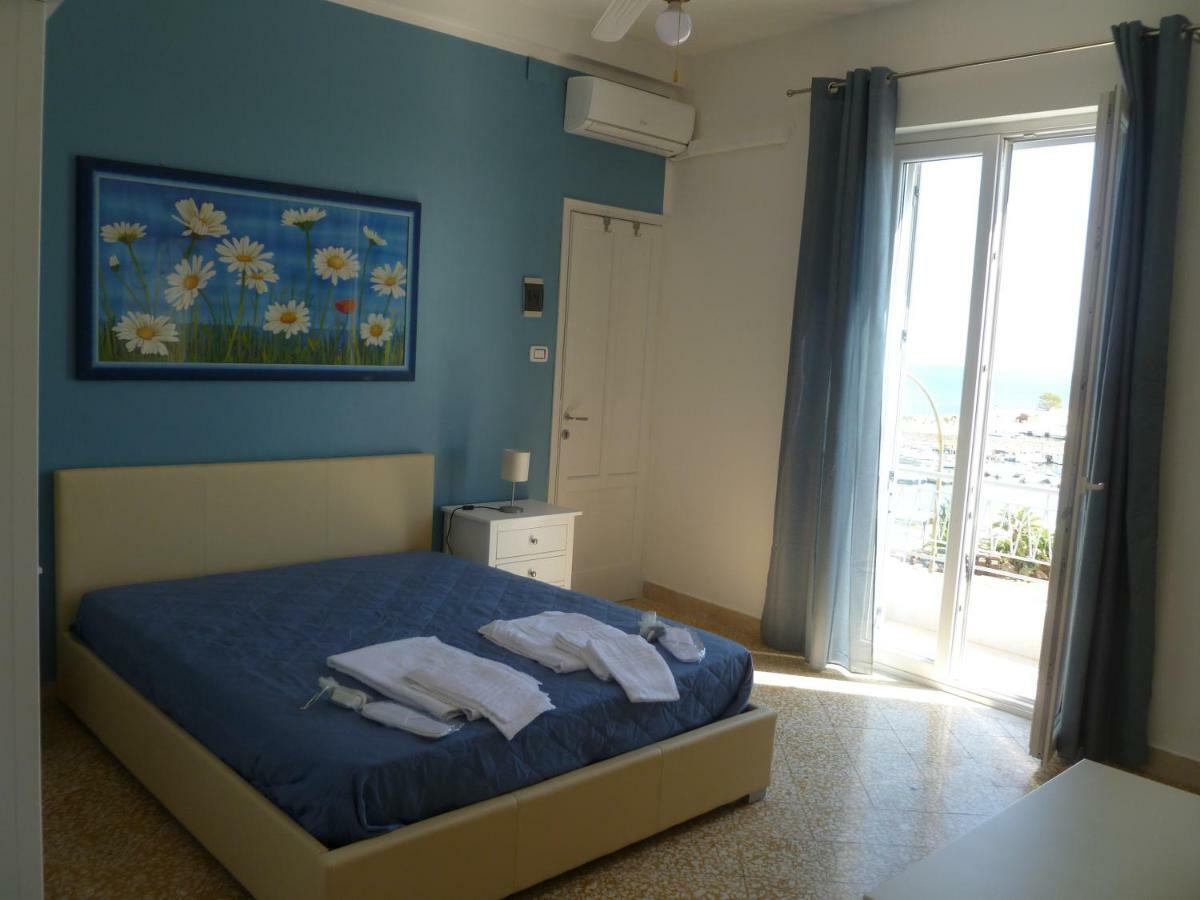 Casa Michela, Sea-View Apartments Trabia Bagian luar foto